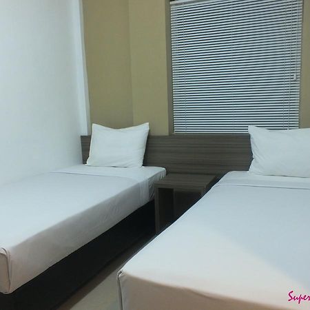 Zamrud Malioboro Otel Yogyakarta Dış mekan fotoğraf