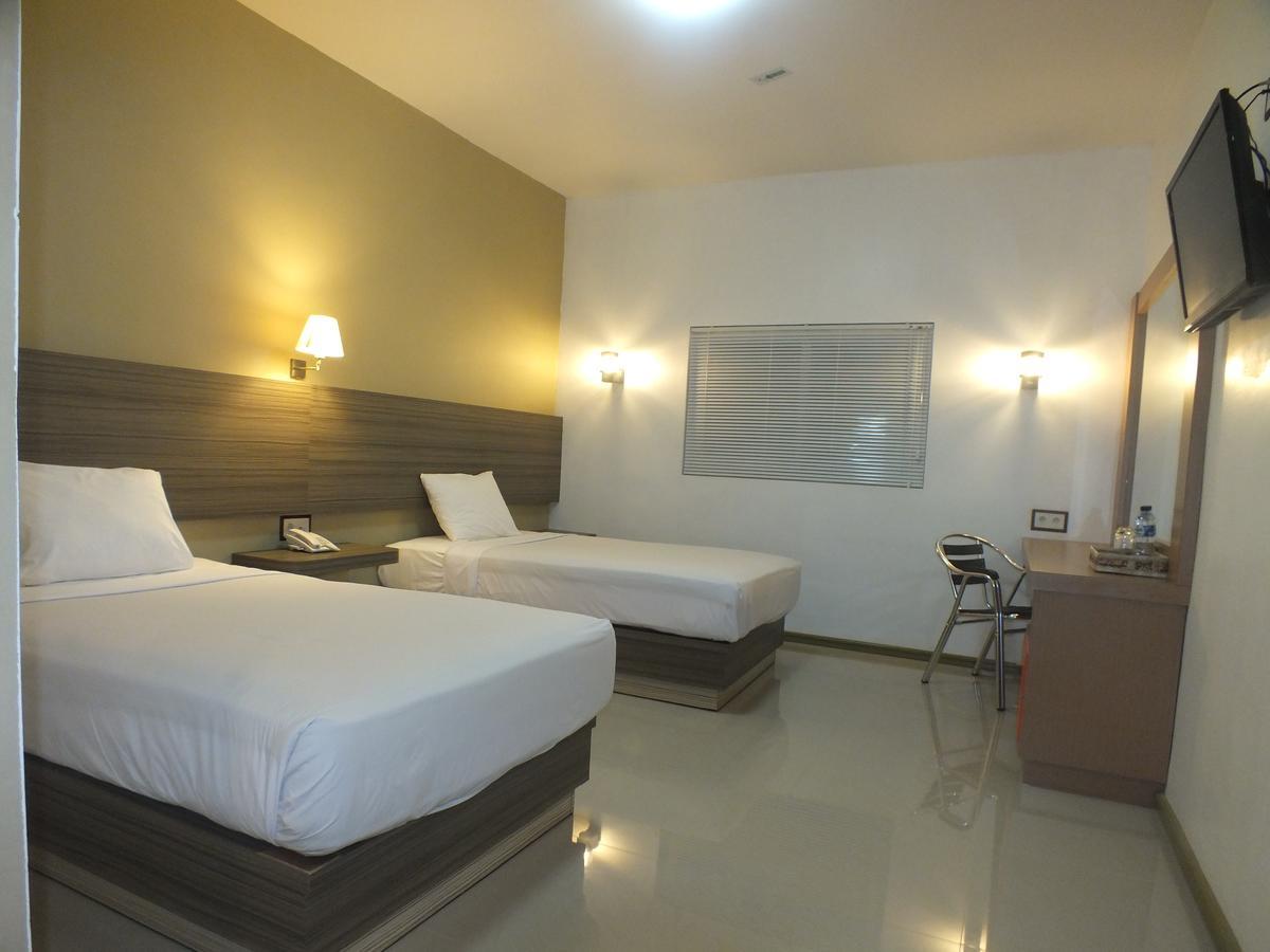 Zamrud Malioboro Otel Yogyakarta Dış mekan fotoğraf